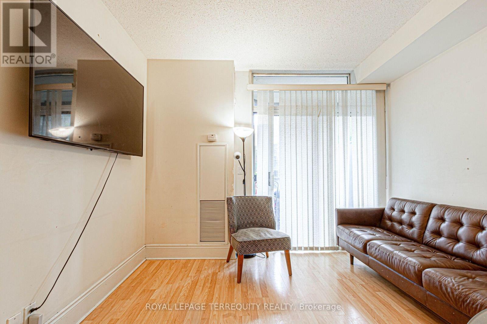226 - 3888 Duke Of York Boulevard Property Photo 10