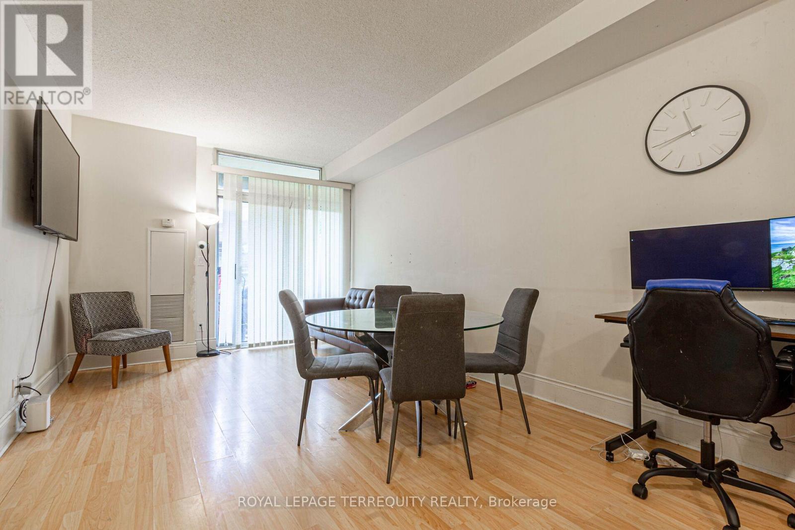 226 - 3888 Duke Of York Boulevard Property Photo 11