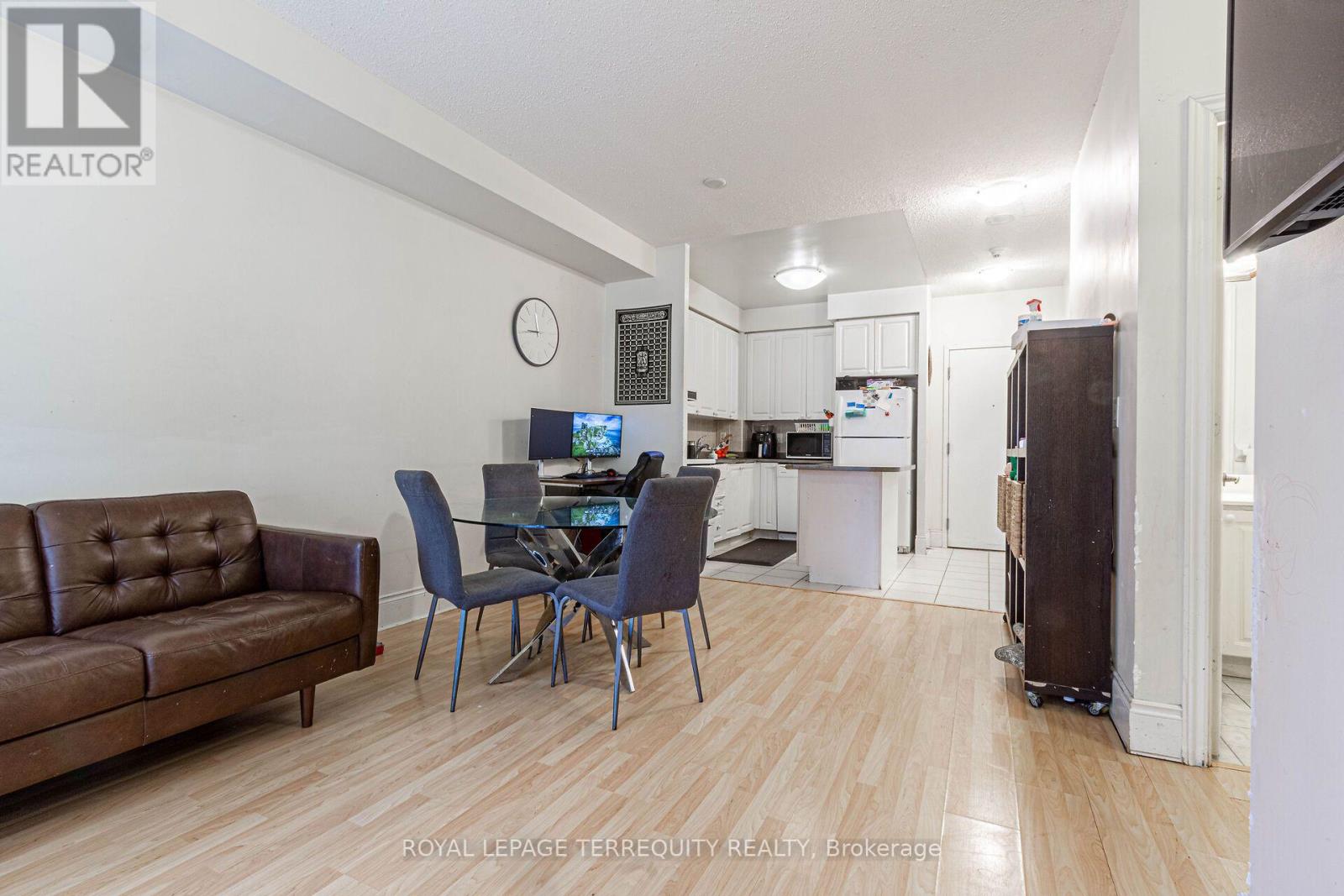 226 - 3888 Duke Of York Boulevard Property Photo 12