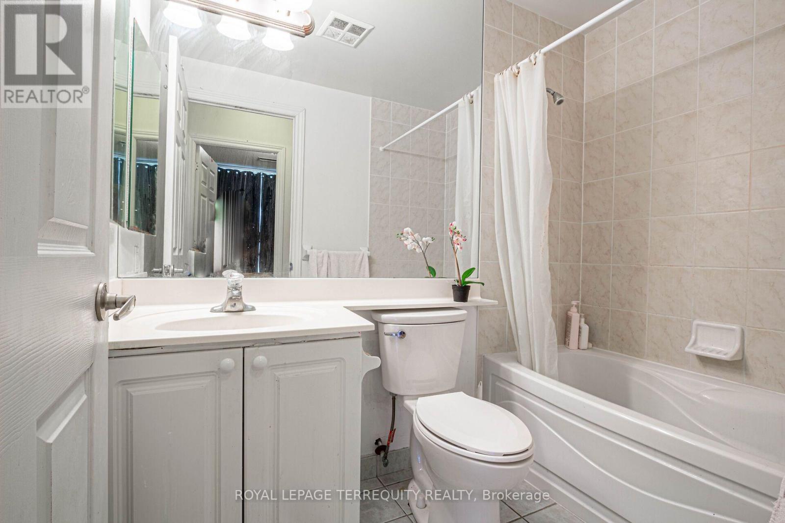 226 - 3888 Duke Of York Boulevard Property Photo 15