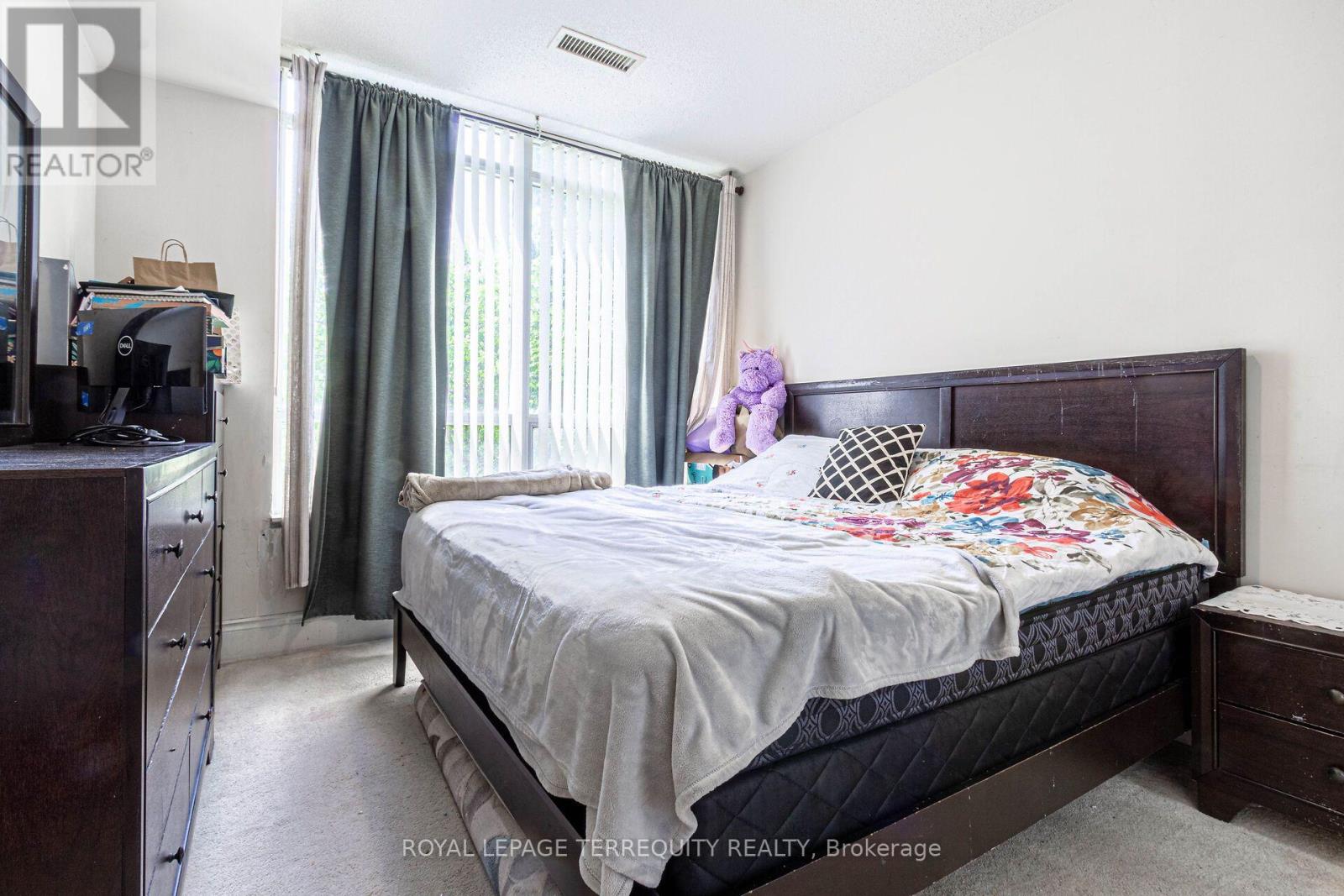 226 - 3888 Duke Of York Boulevard Property Photo 16