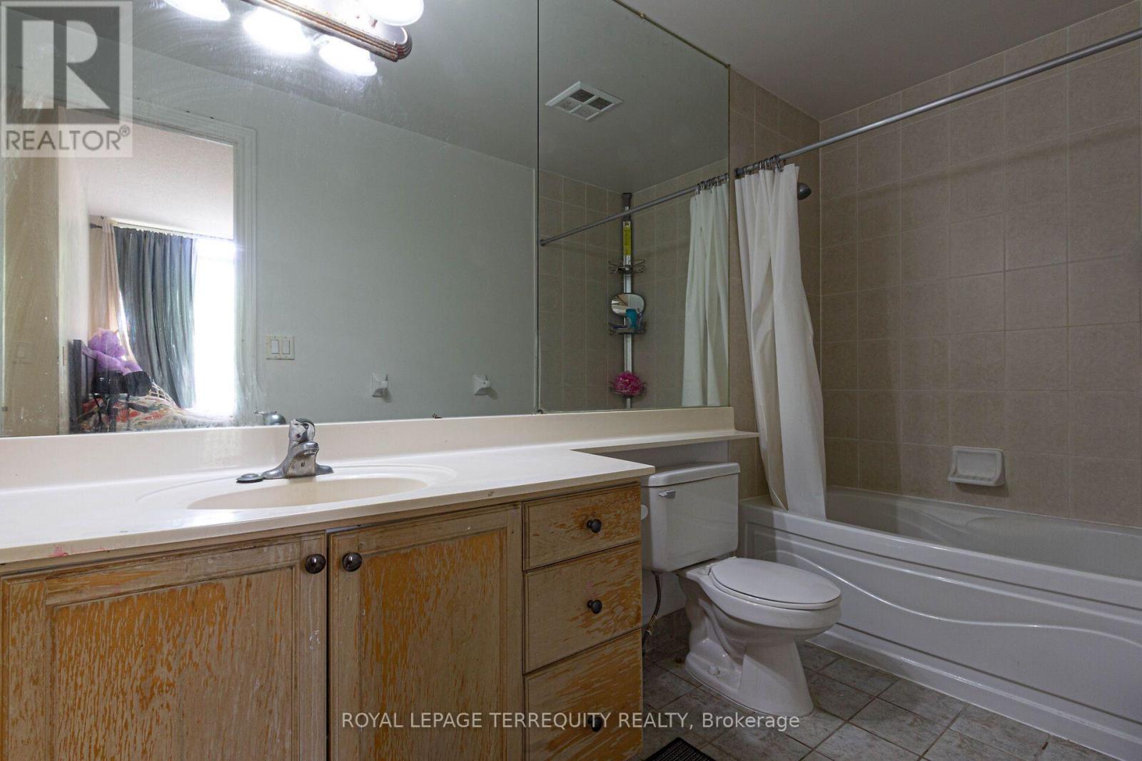 226 - 3888 Duke Of York Boulevard Property Photo 17
