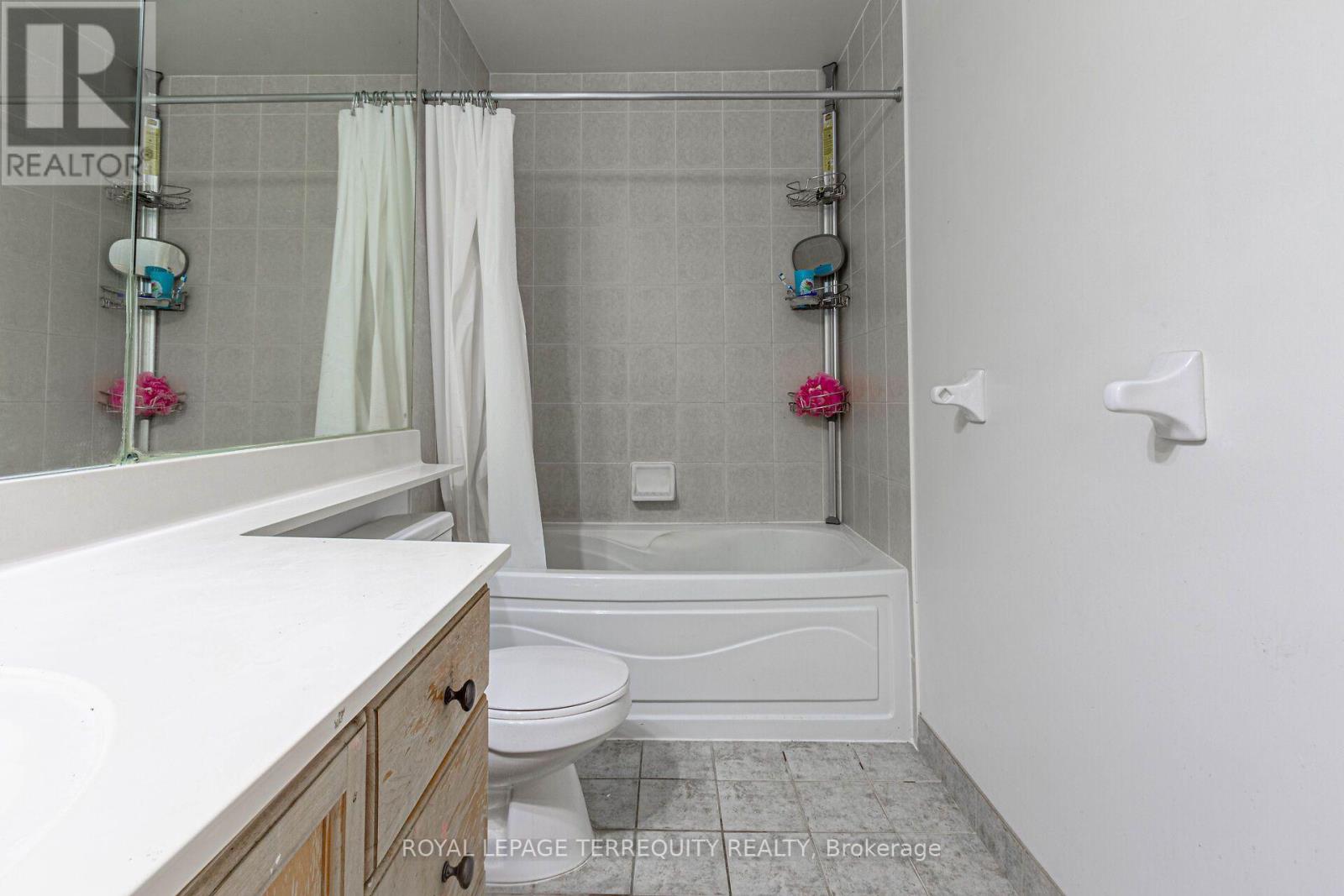 226 - 3888 Duke Of York Boulevard Property Photo 18