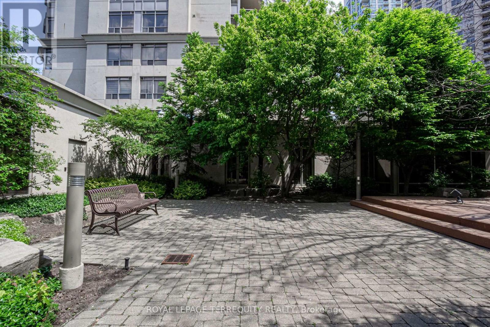 226 - 3888 Duke Of York Boulevard Property Photo 28