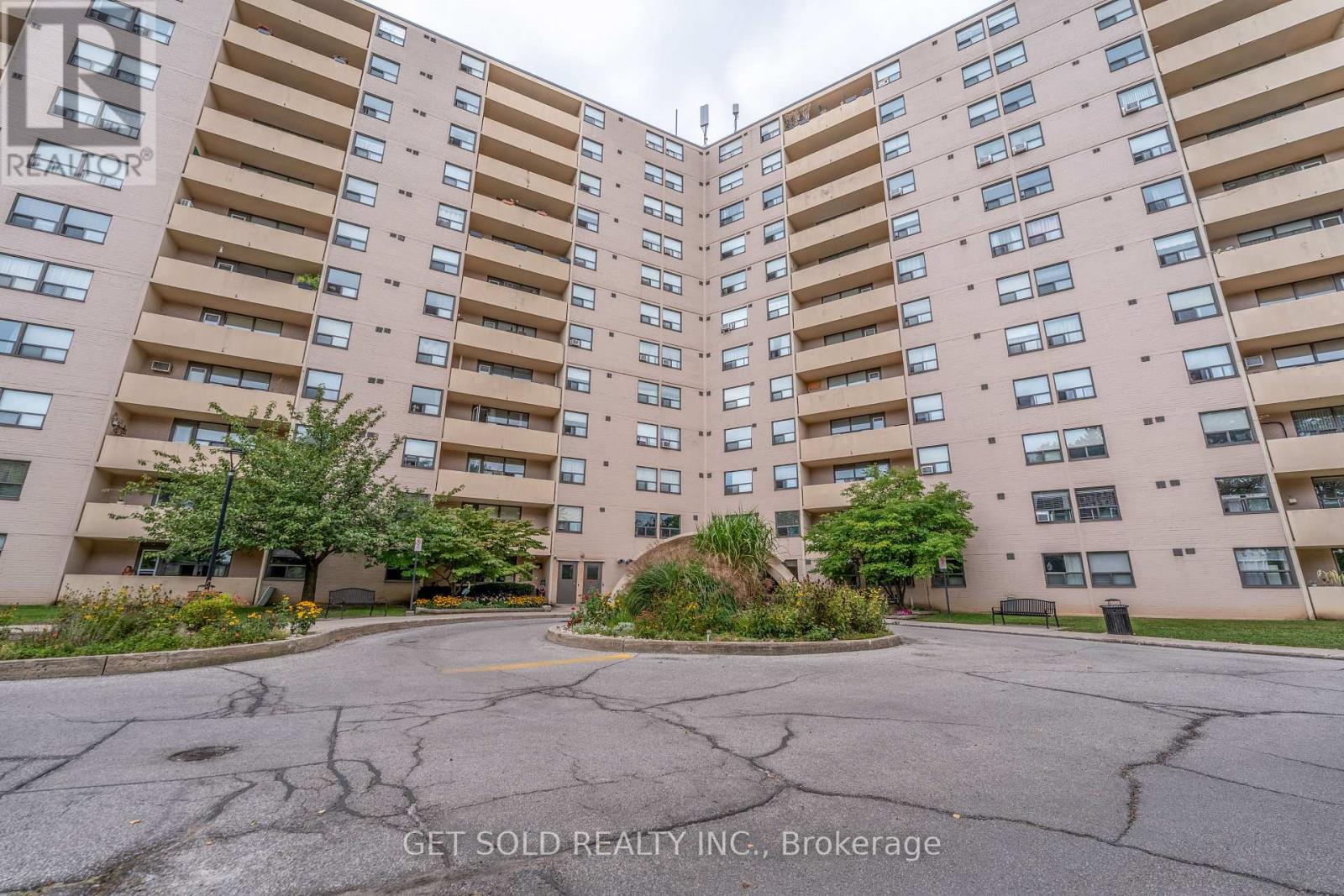 405 - 700 Dynes Road Property Photo 1