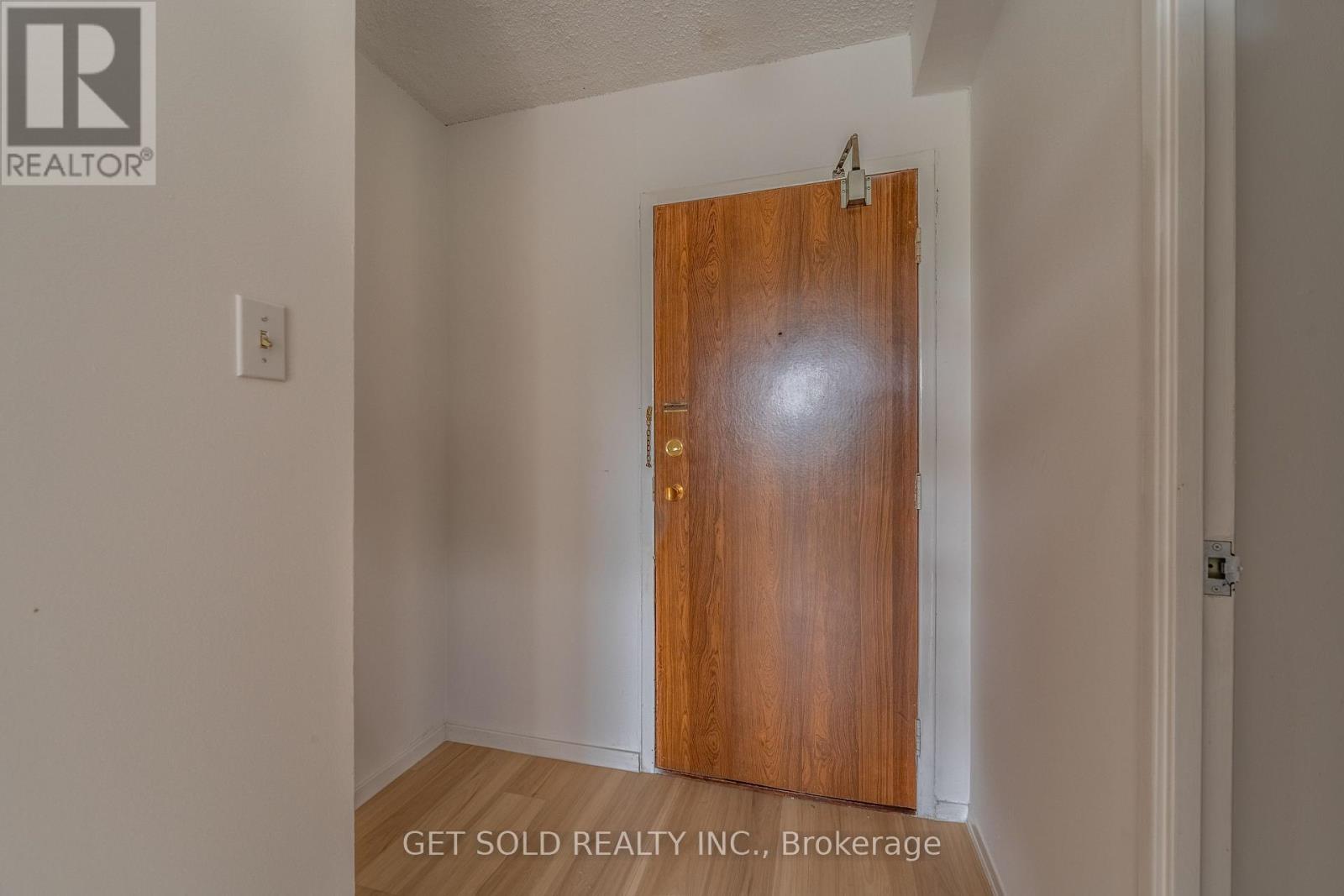 405 - 700 Dynes Road Property Photo 3