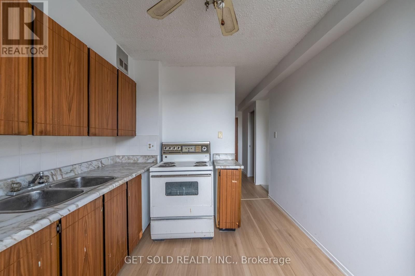 405 - 700 Dynes Road Property Photo 4