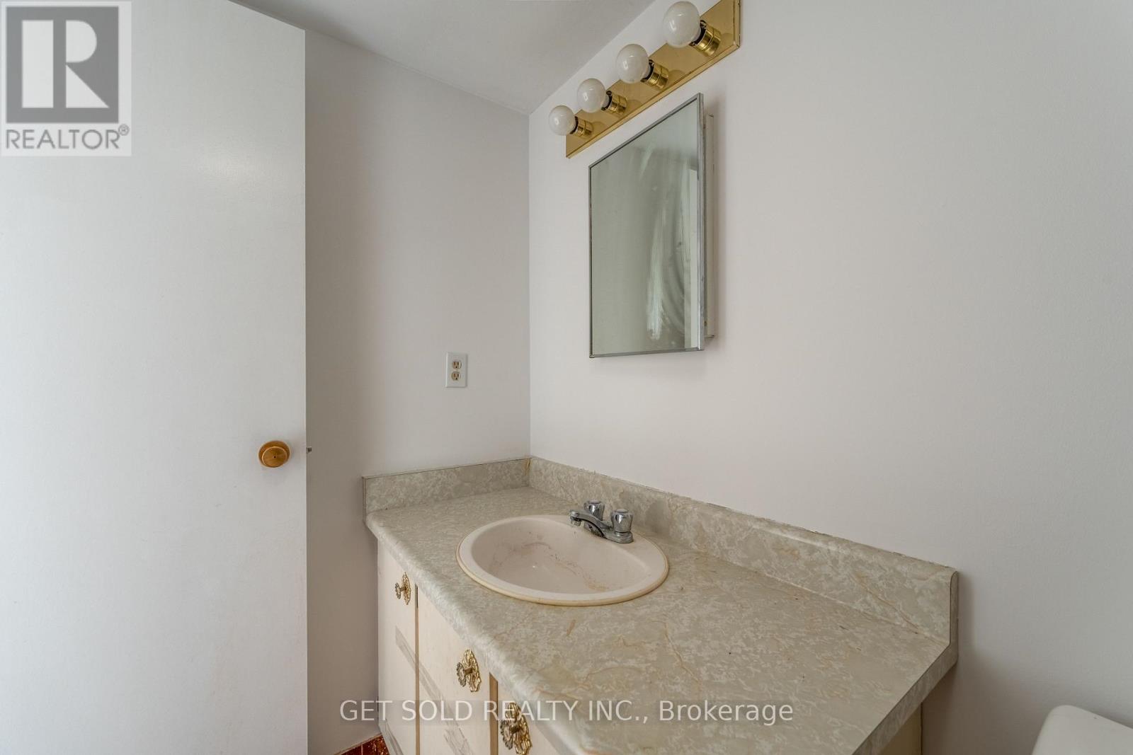 405 - 700 Dynes Road Property Photo 15