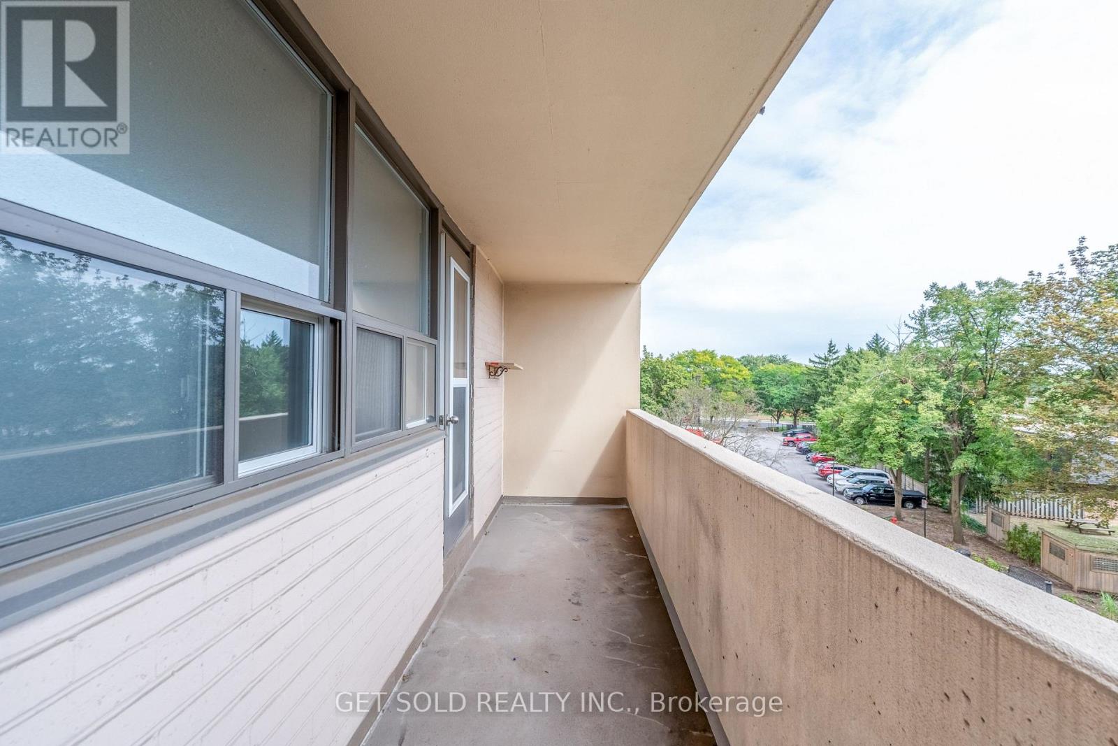 405 - 700 Dynes Road Property Photo 18