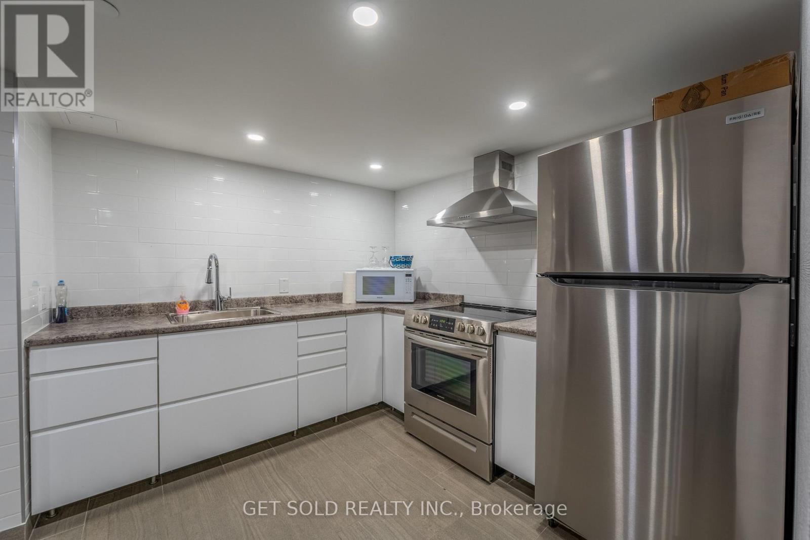 405 - 700 Dynes Road Property Photo 26