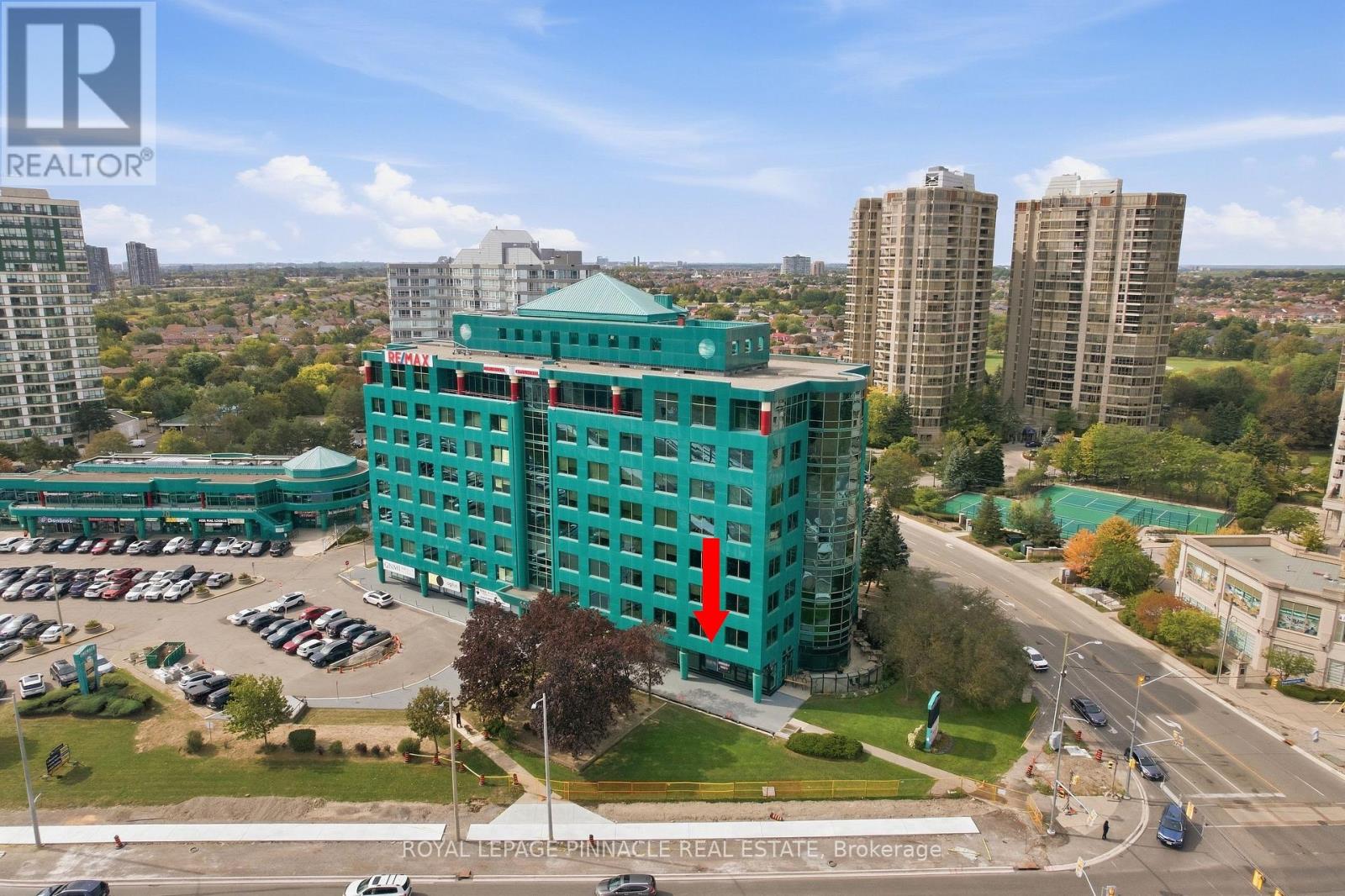 101 - 10 Kingsbridge Garden Circle Property Photo 2