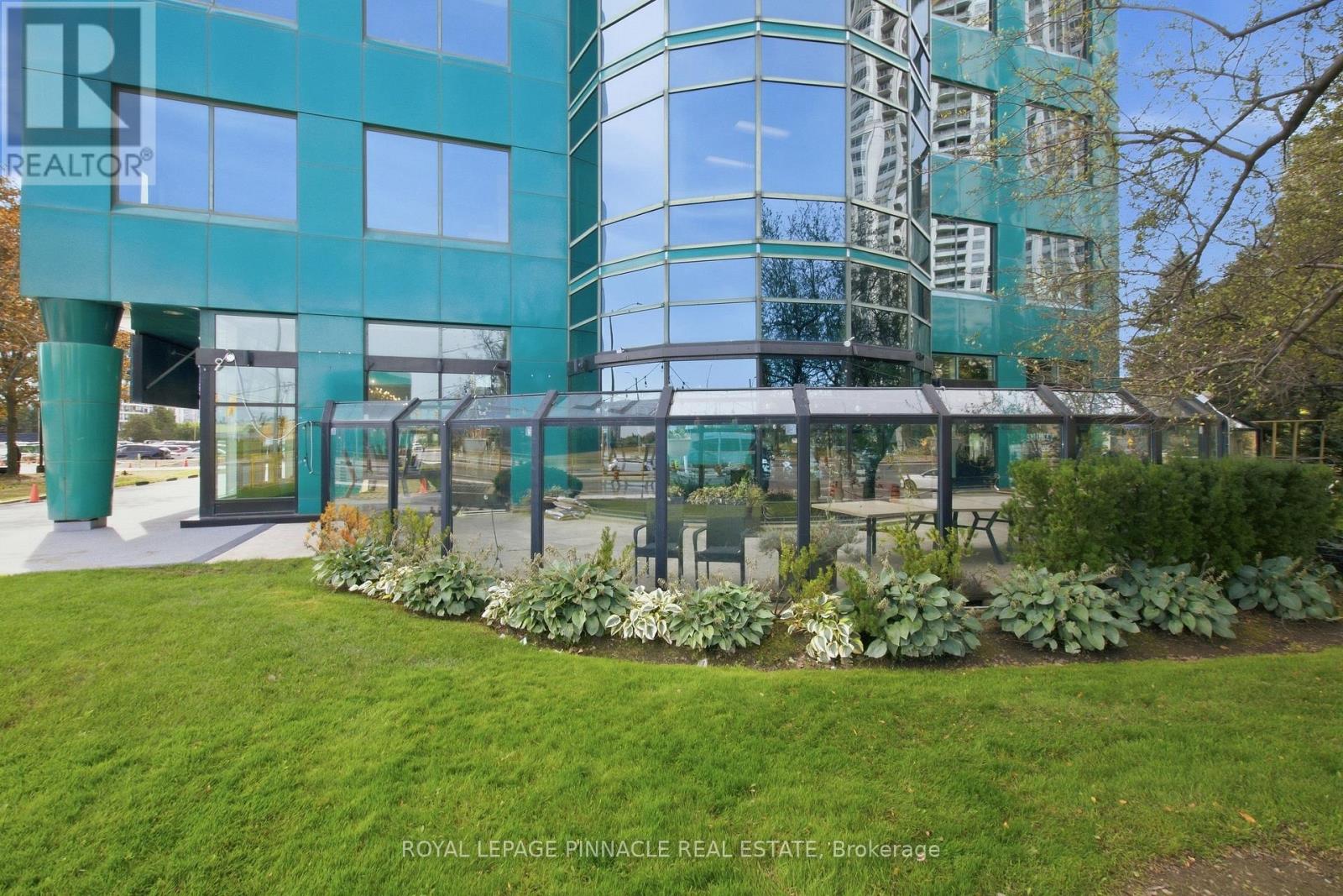 101 - 10 Kingsbridge Garden Circle Property Photo 24