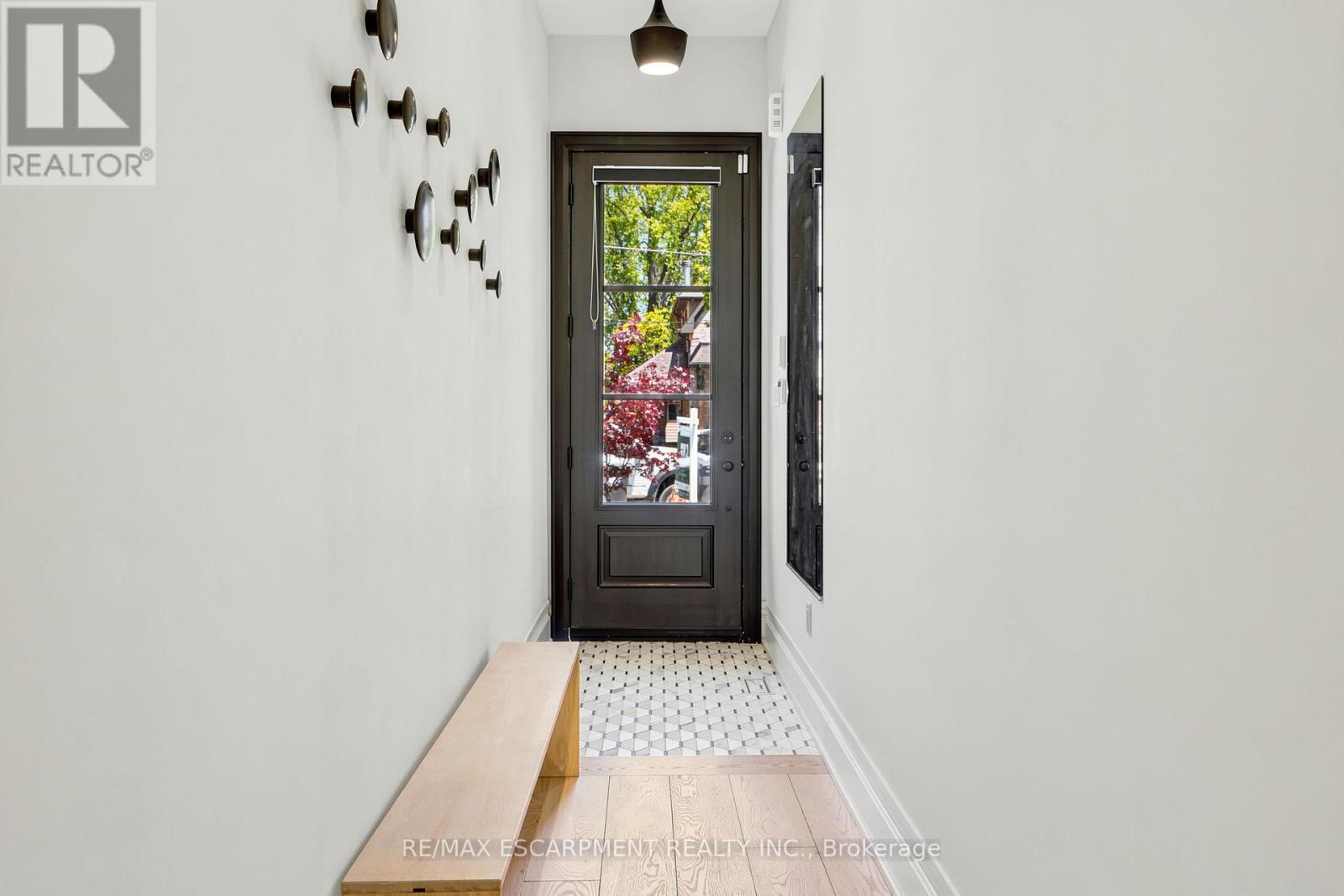 38a Maple Avenue N Property Photo 3