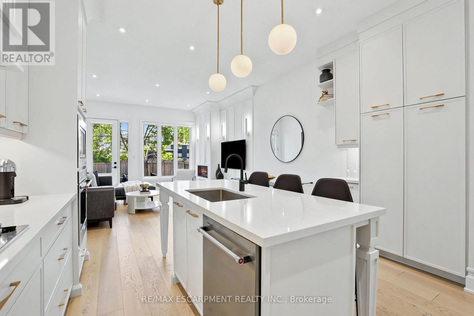 38a Maple Avenue N Property Photo 8