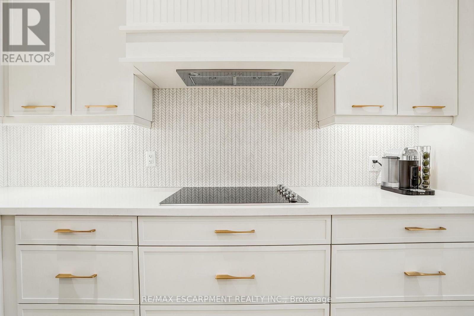38a Maple Avenue N Property Photo 9