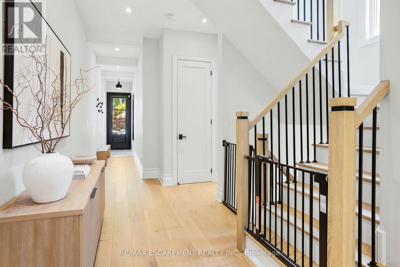 38a Maple Avenue N Property Photo 15