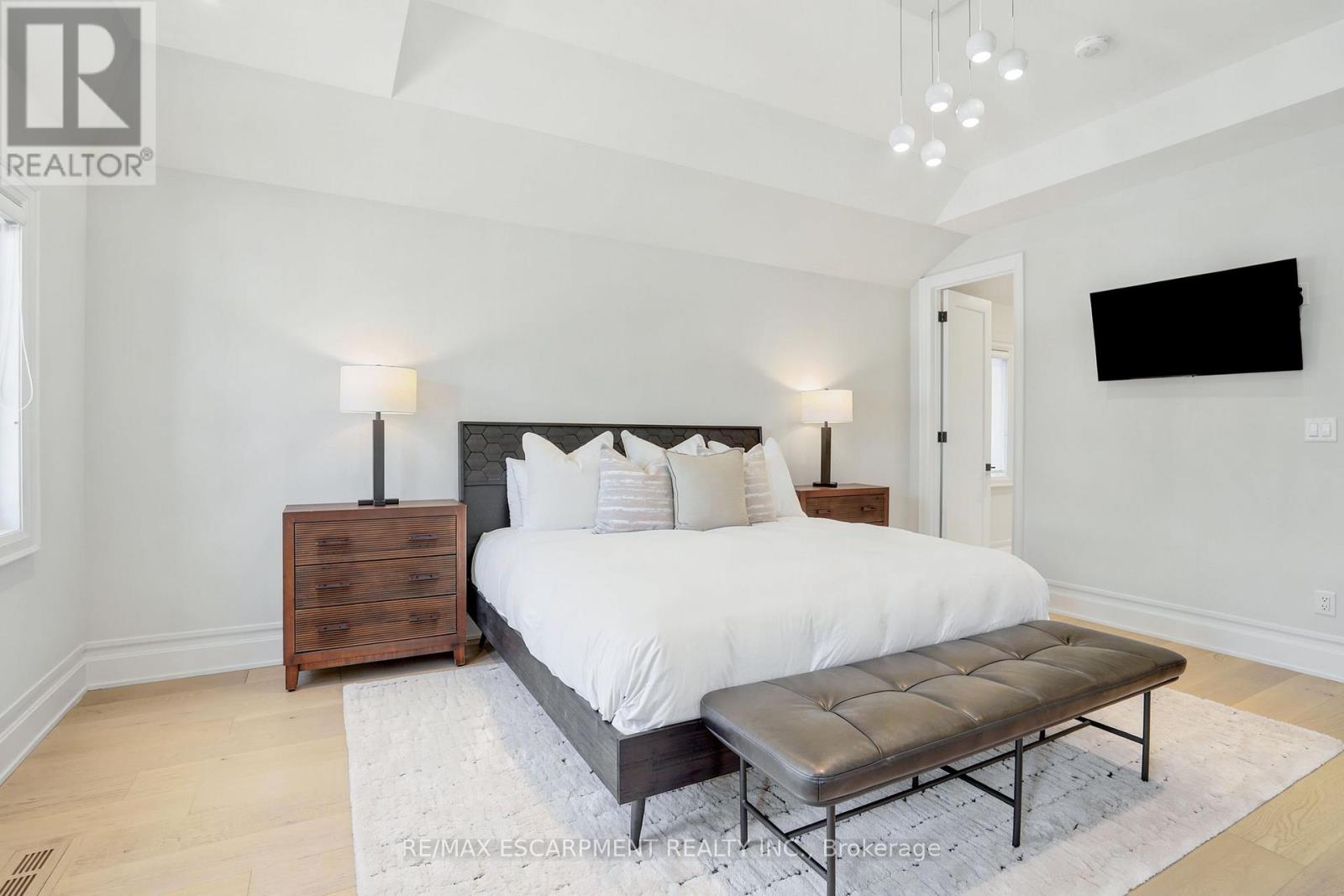 38a Maple Avenue N Property Photo 18