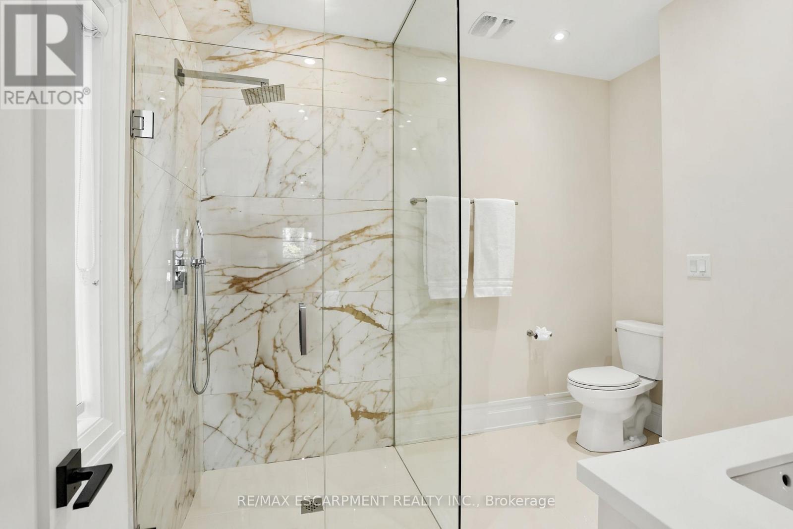 38a Maple Avenue N Property Photo 21