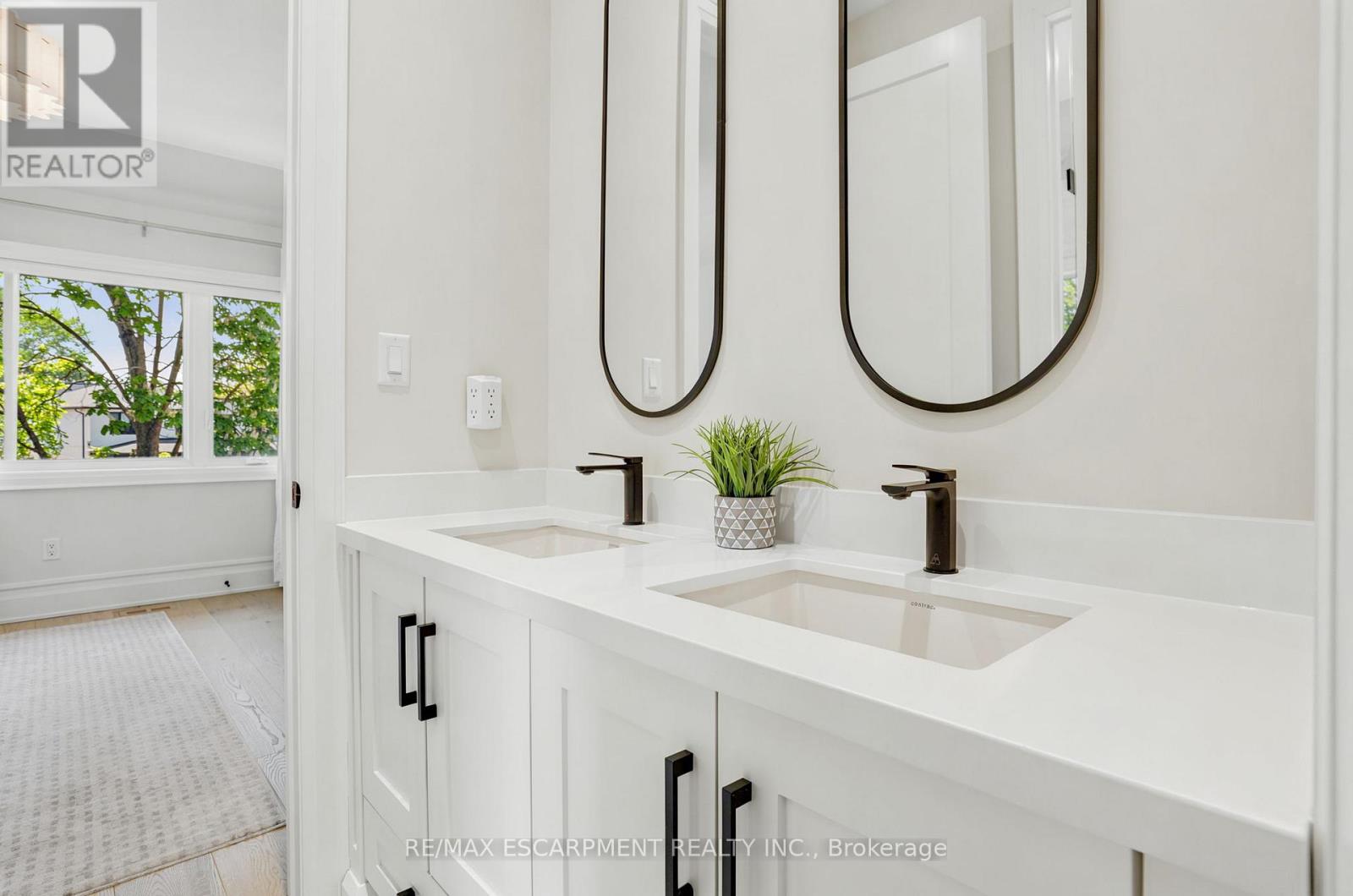 38a Maple Avenue N Property Photo 26