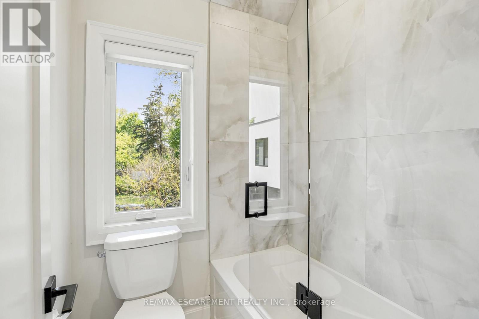 38a Maple Avenue N Property Photo 27