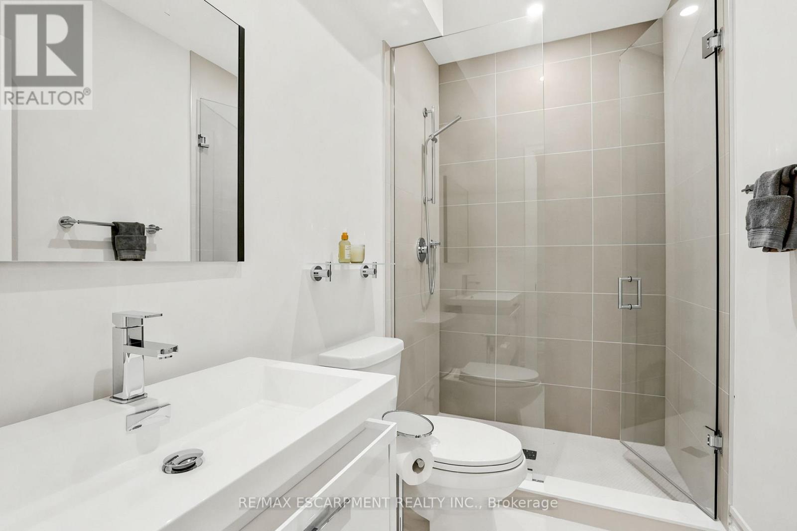 38a Maple Avenue N Property Photo 38