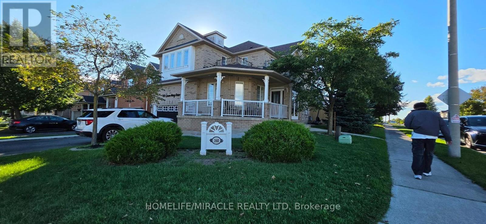160 Queen Mary Drive Property Photo 2