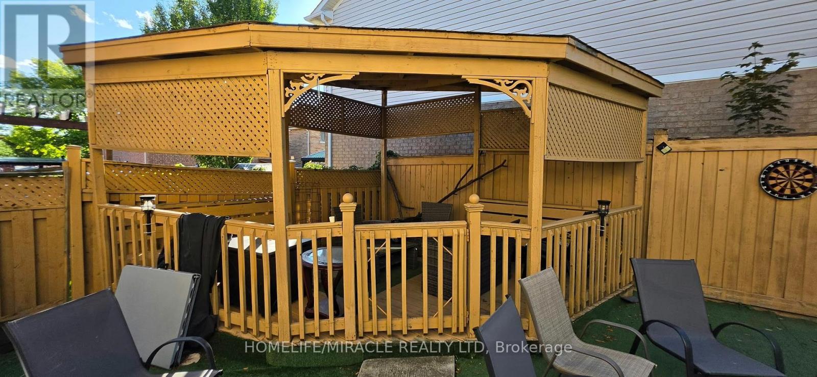 160 Queen Mary Drive Property Photo 6