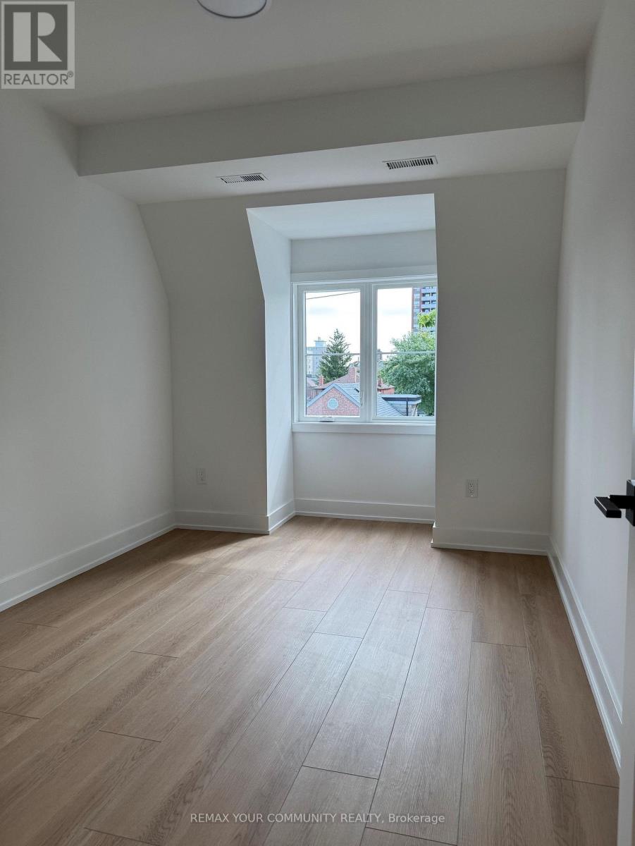 3 - 222 Belgravia Avenue Property Photo 7