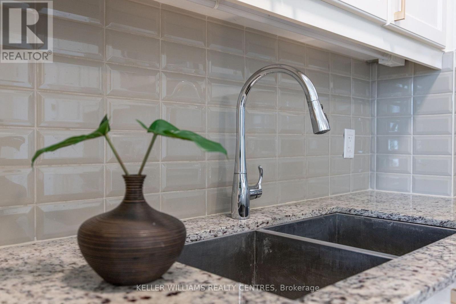 410 - 2522 Keele Street Property Photo 12