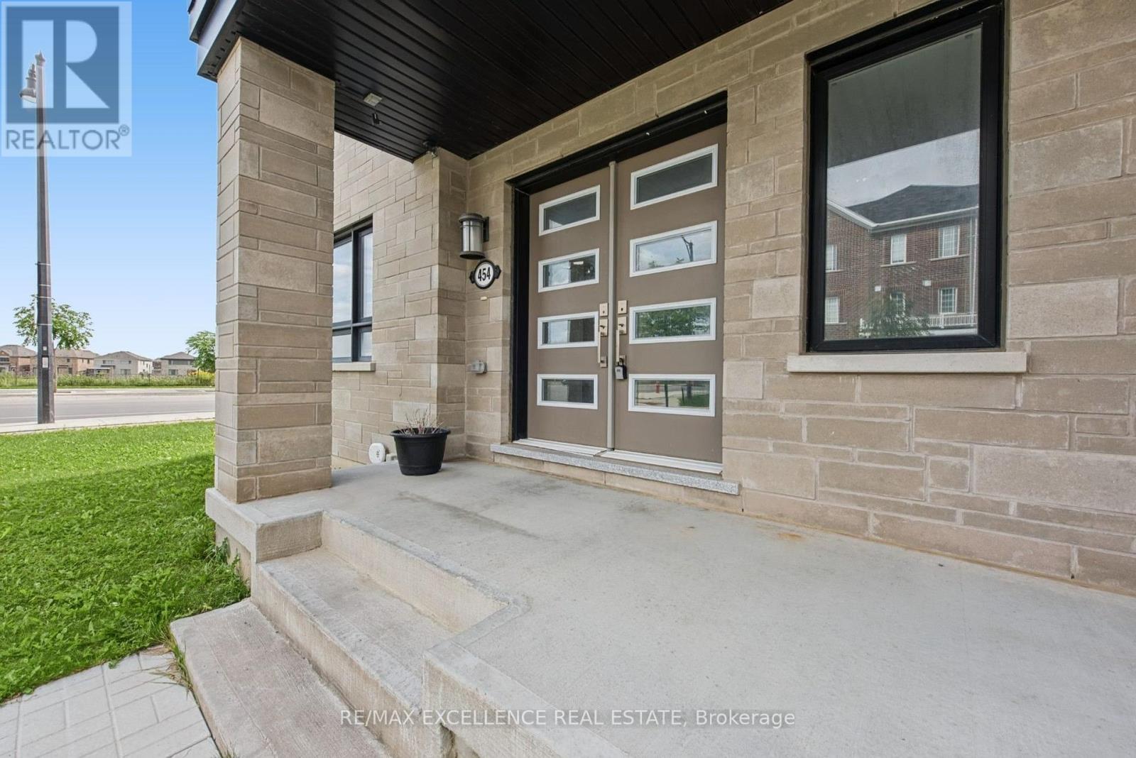 454 Remembrance Road Property Photo 4