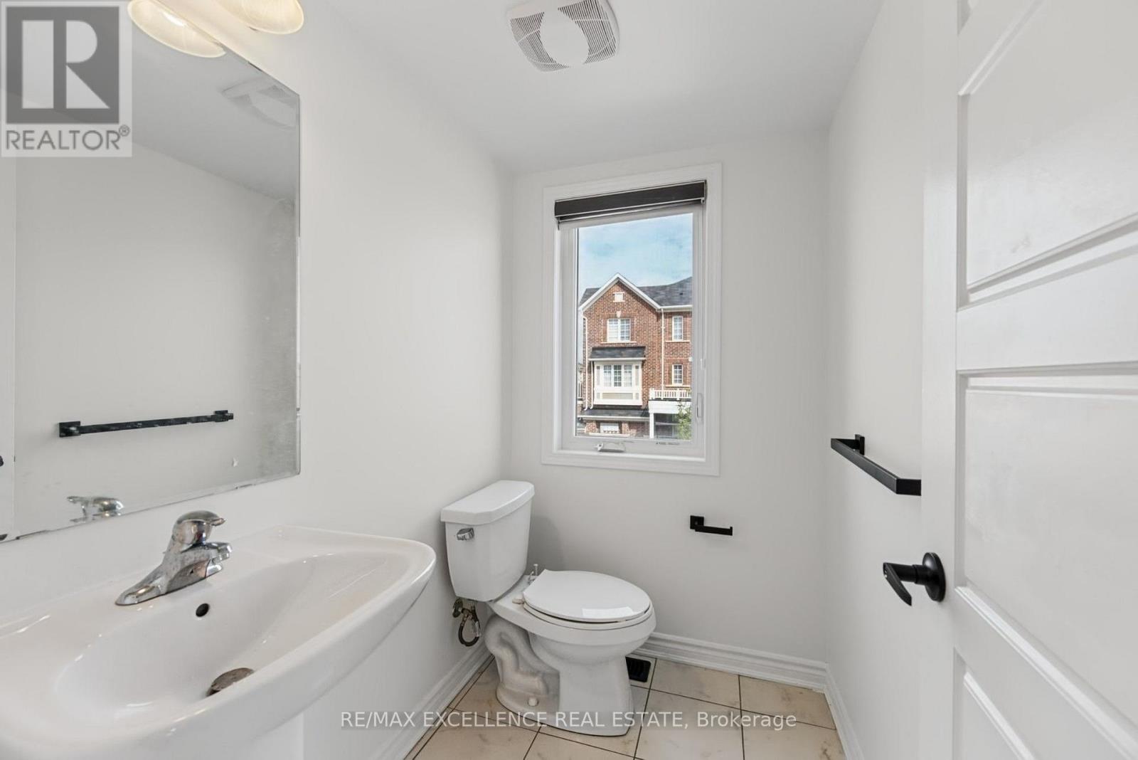 454 Remembrance Road Property Photo 12