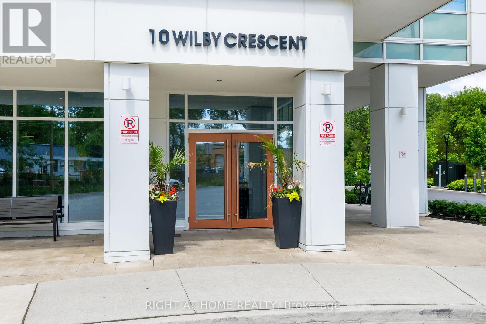 807 - 10 Wilby Crescent Property Photo 2