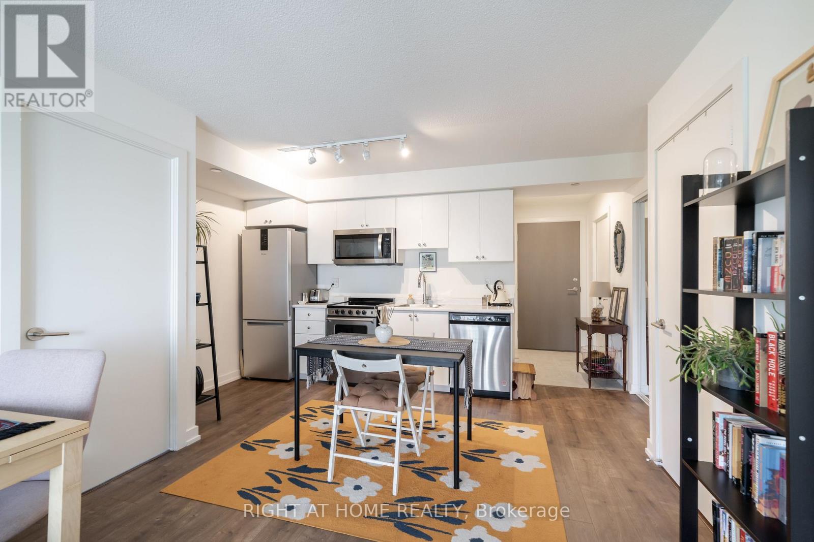807 - 10 Wilby Crescent Property Photo 6