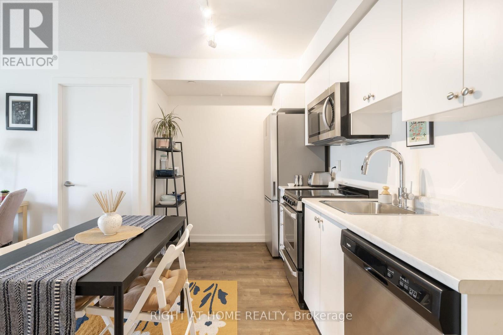 807 - 10 Wilby Crescent Property Photo 7