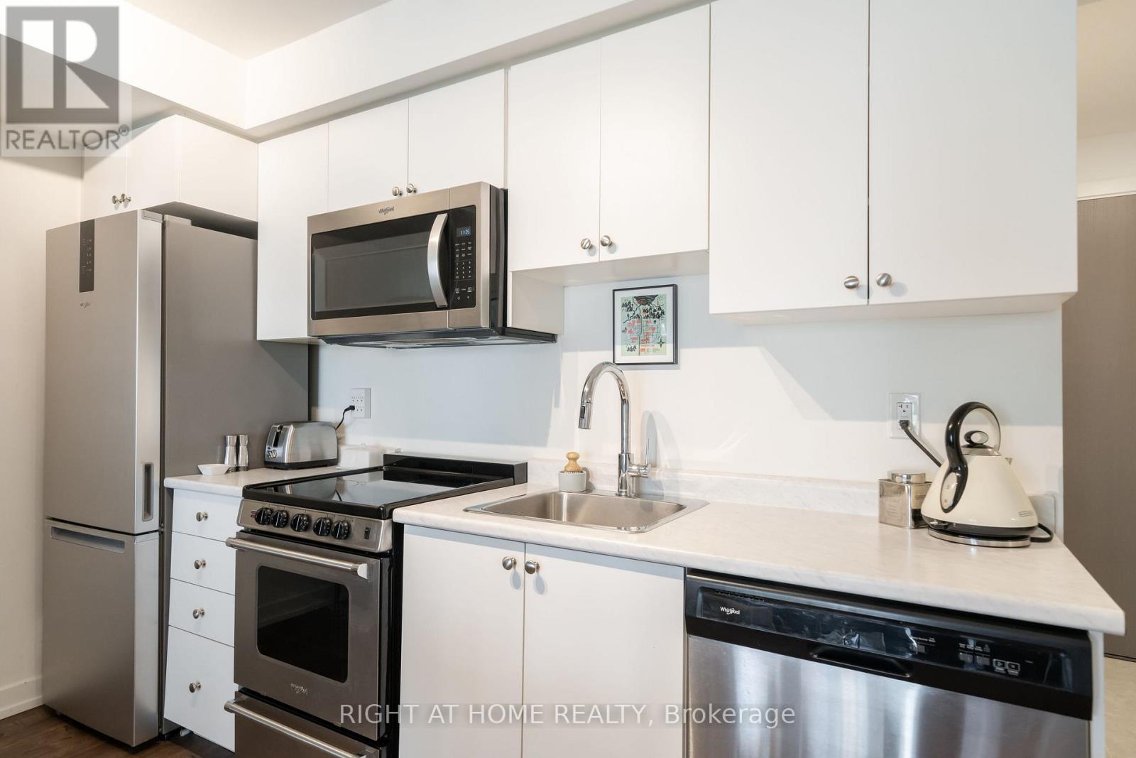 807 - 10 Wilby Crescent Property Photo 8