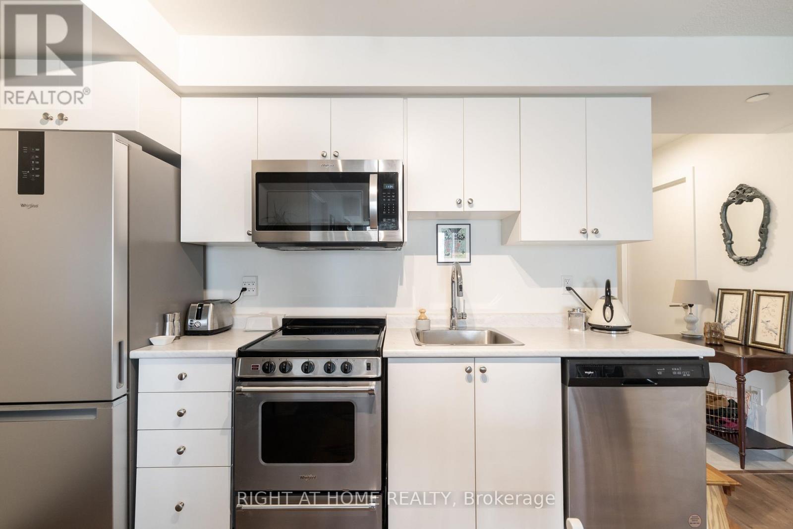 807 - 10 Wilby Crescent Property Photo 9