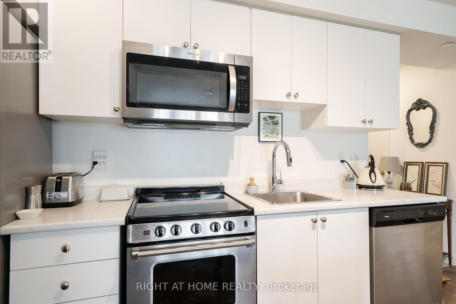 807 - 10 Wilby Crescent Property Photo 10