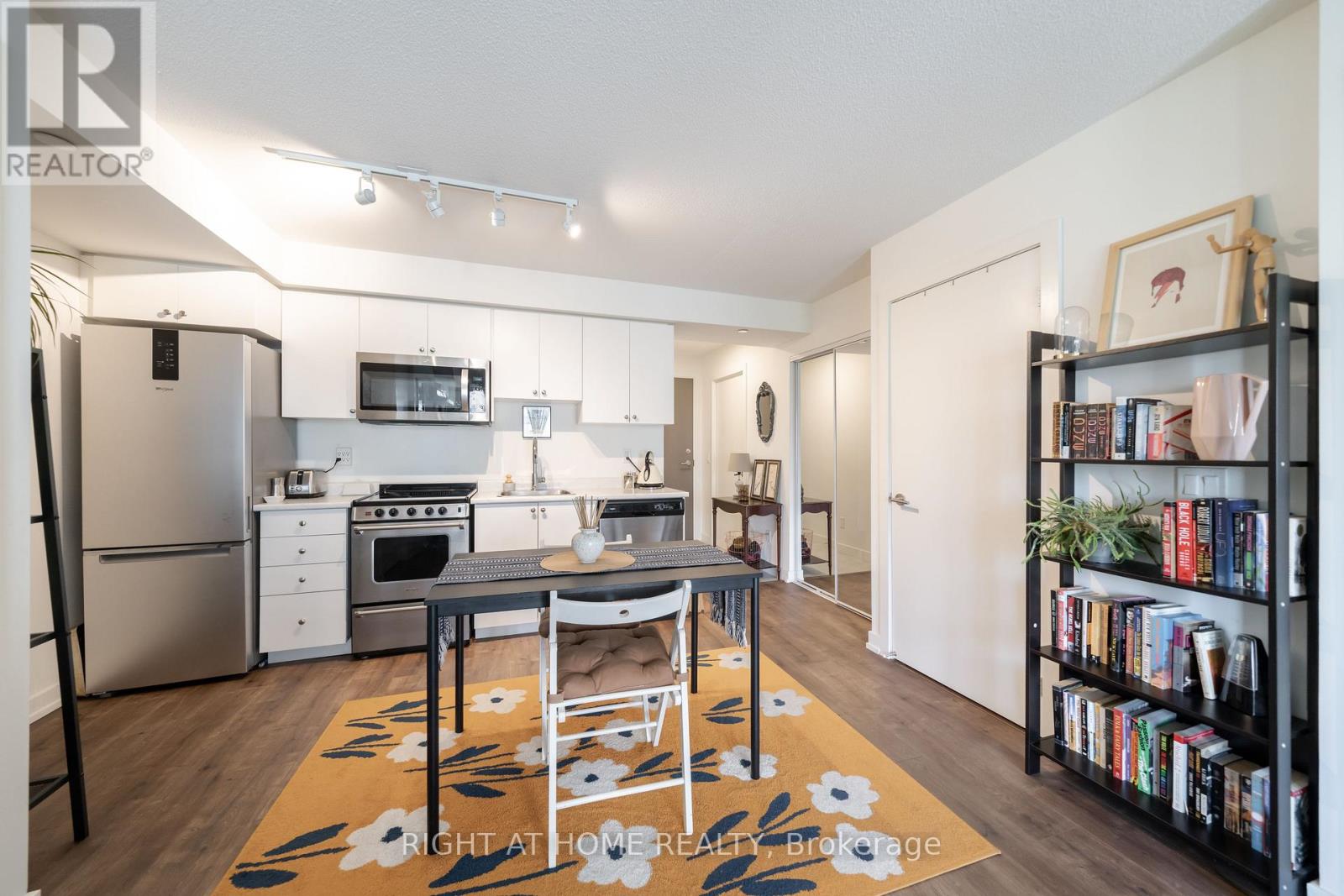 807 - 10 Wilby Crescent Property Photo 11