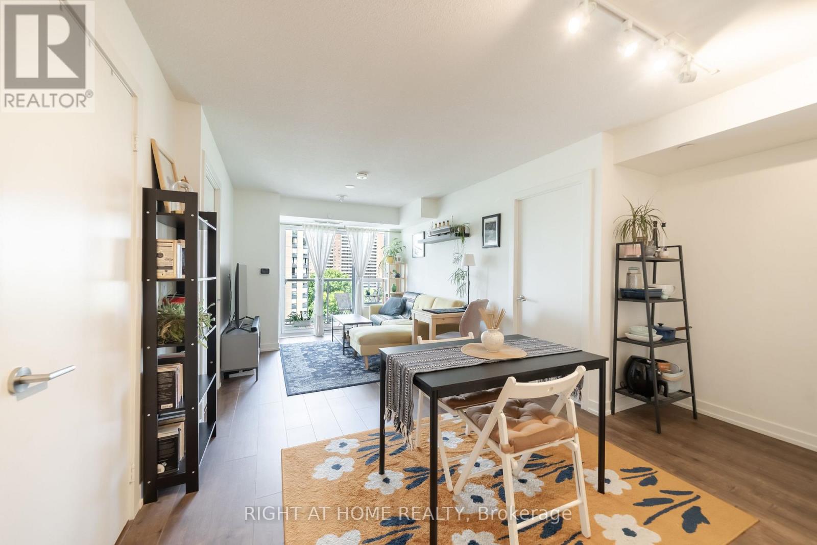 807 - 10 Wilby Crescent Property Photo 12