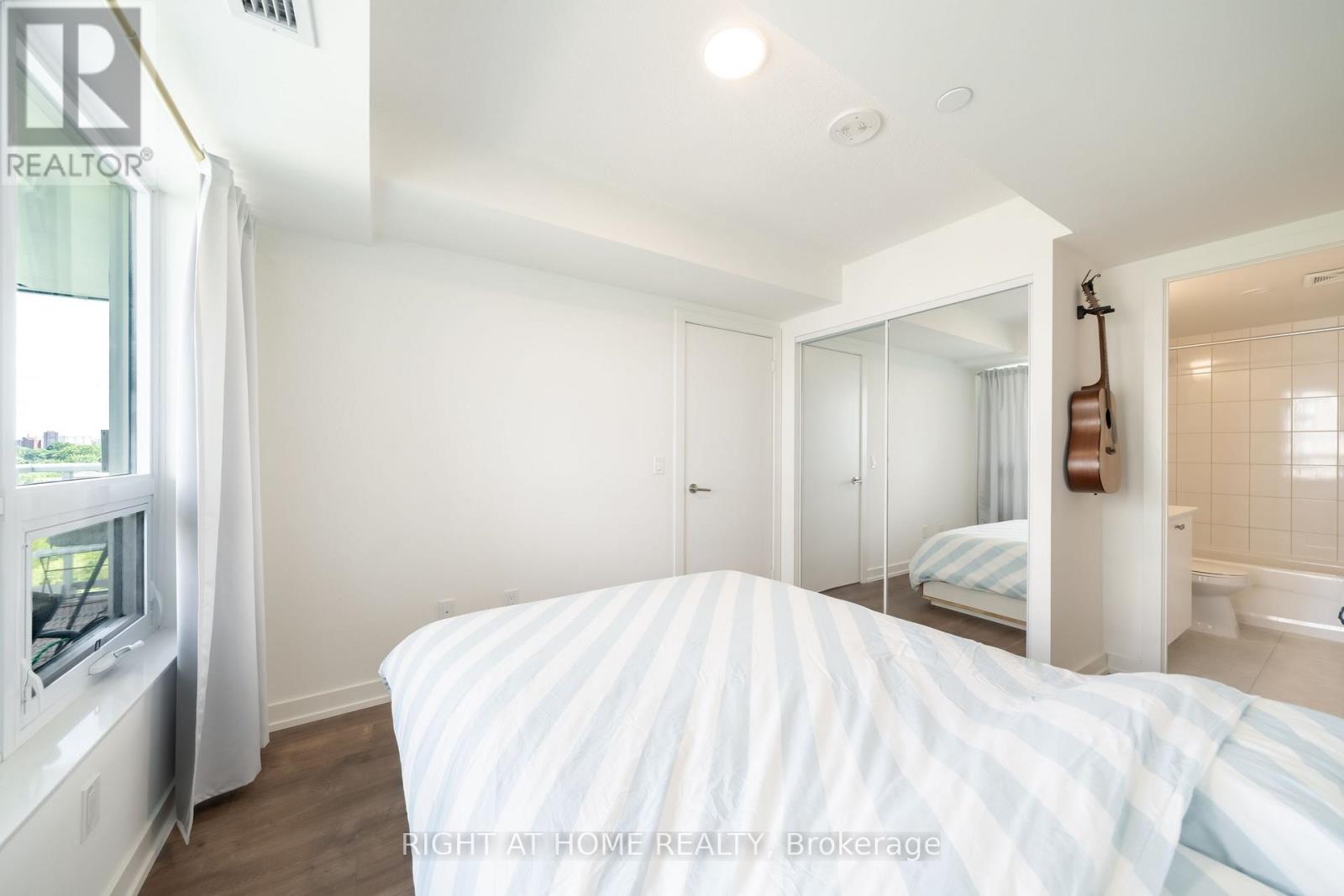 807 - 10 Wilby Crescent Property Photo 16