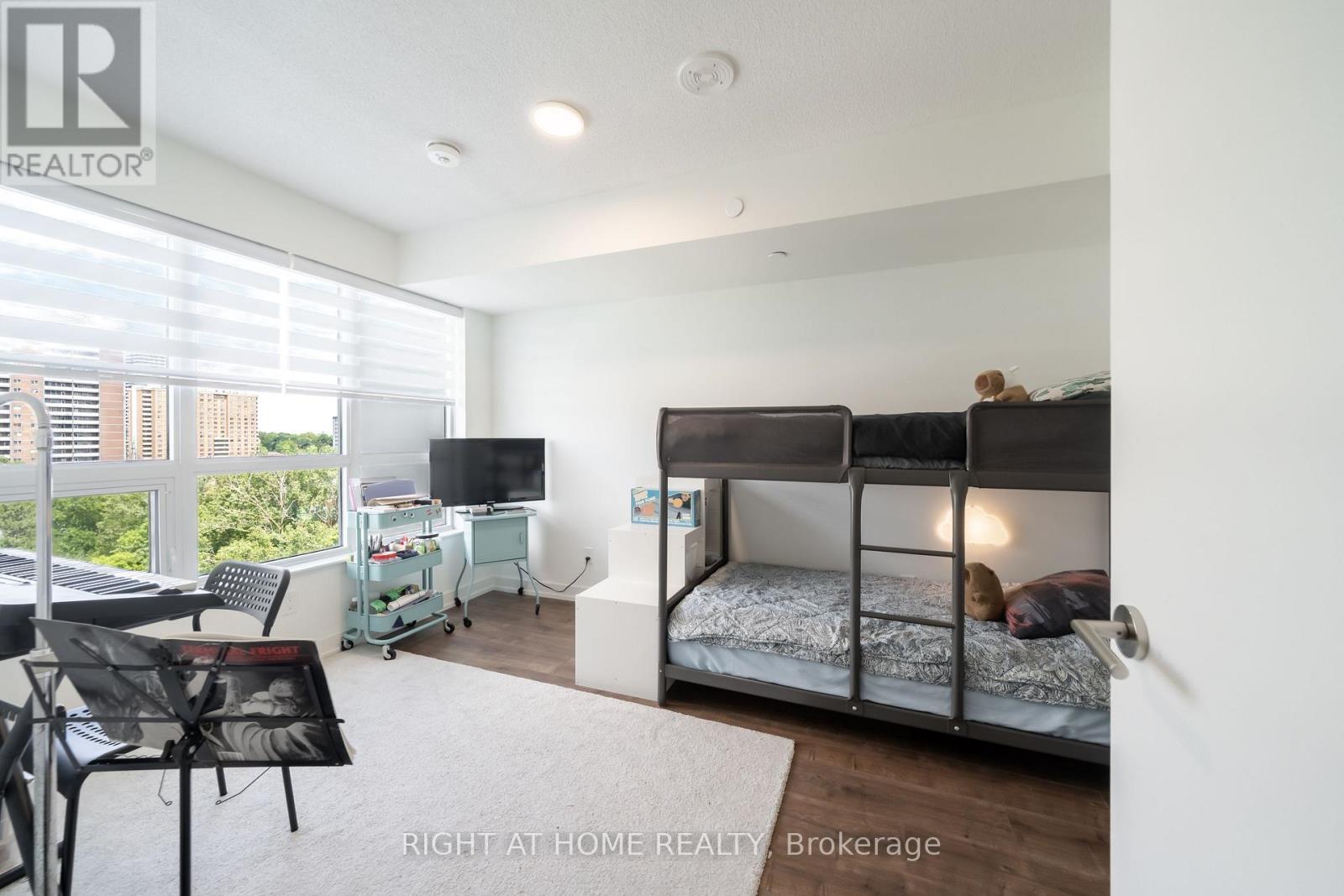 807 - 10 Wilby Crescent Property Photo 27