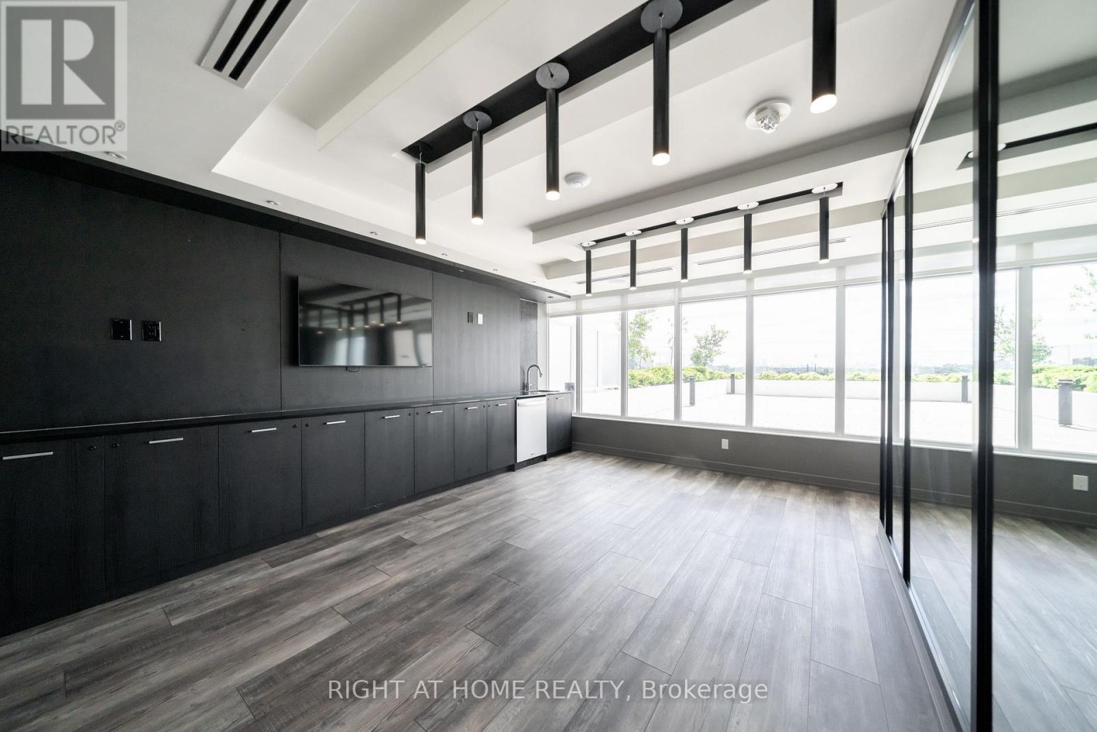 807 - 10 Wilby Crescent Property Photo 41
