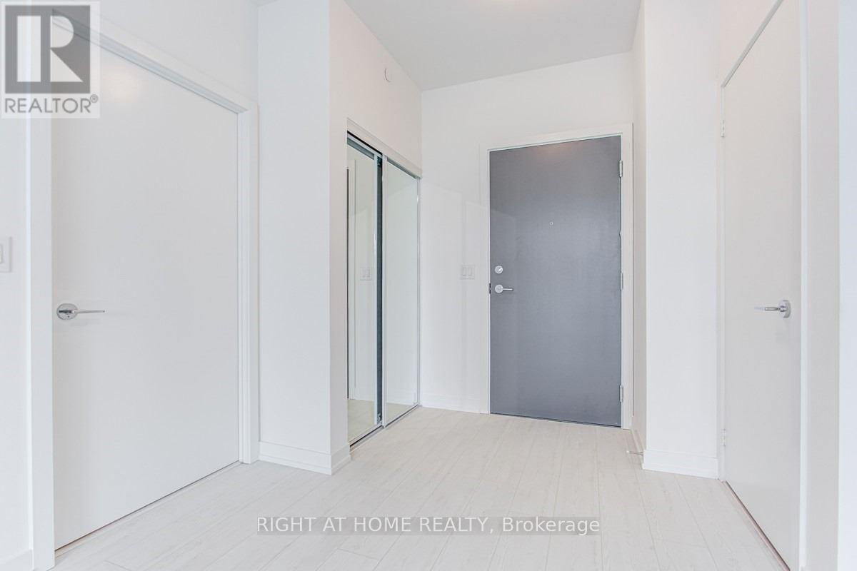403 - 10 De Boers Drive Property Photo 3