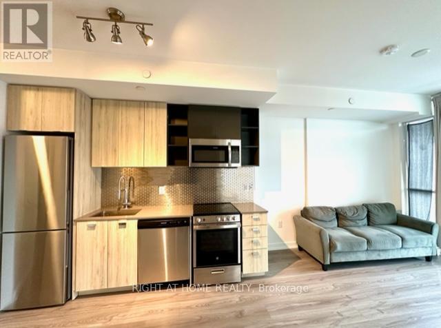 403 - 10 De Boers Drive Property Photo 9