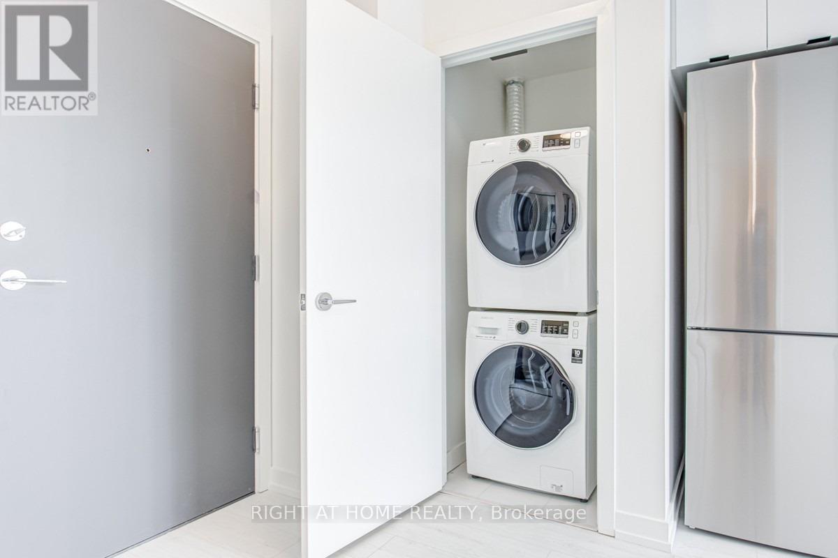 403 - 10 De Boers Drive Property Photo 11