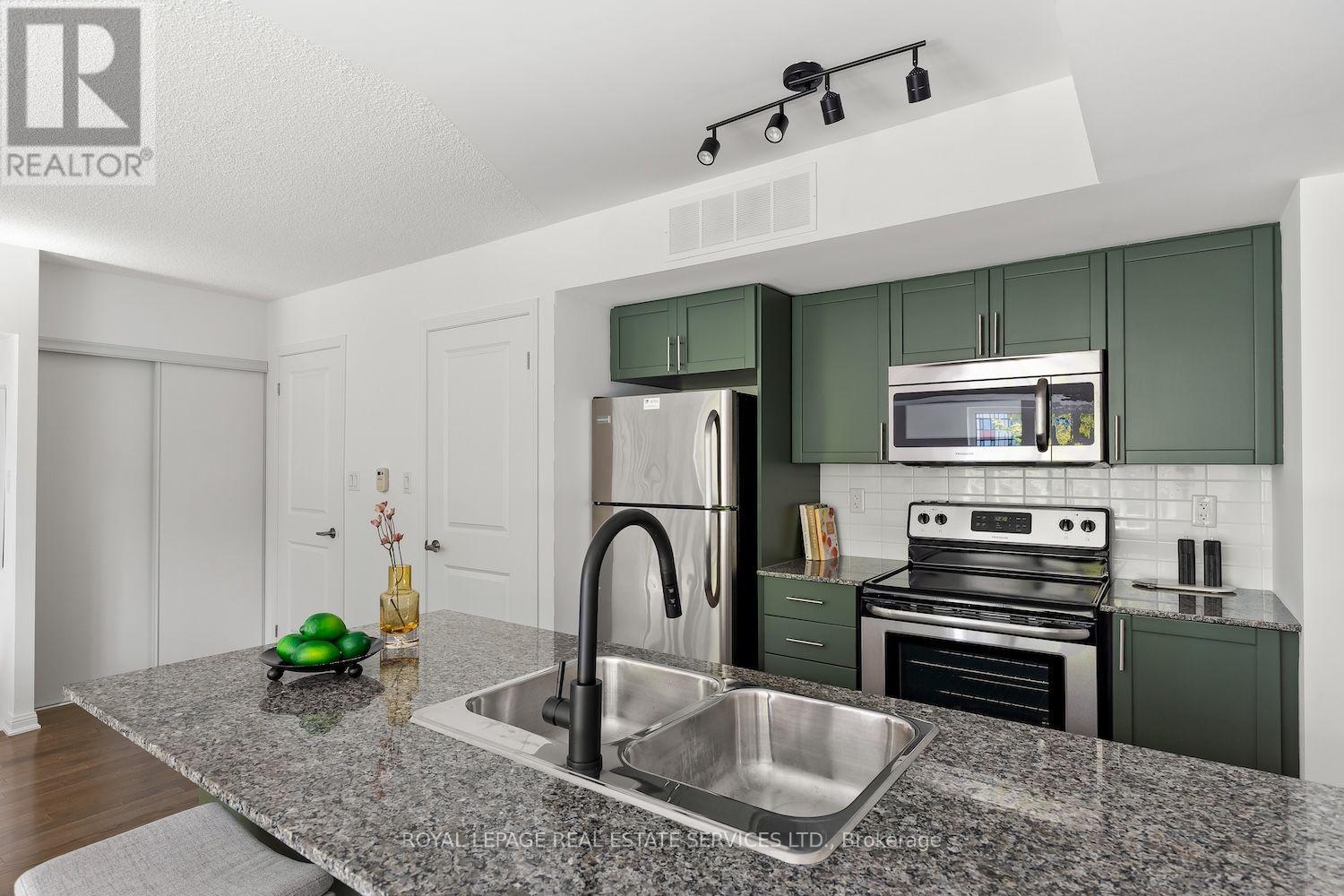 227 - 7 Foundry Avenue Property Photo 6