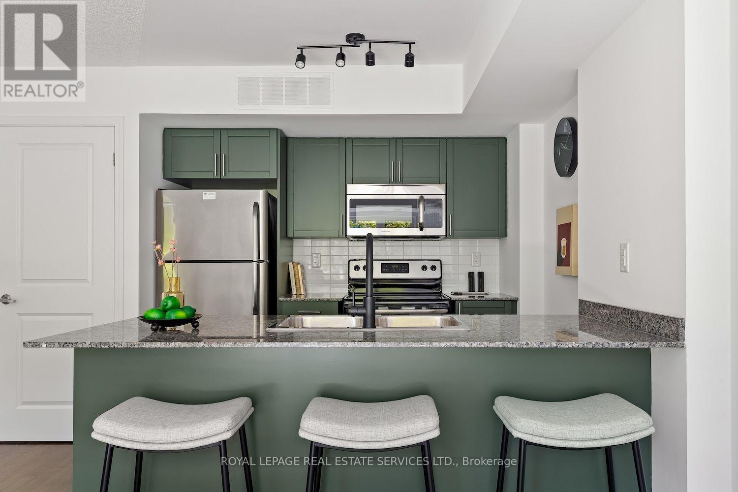 227 - 7 Foundry Avenue Property Photo 7