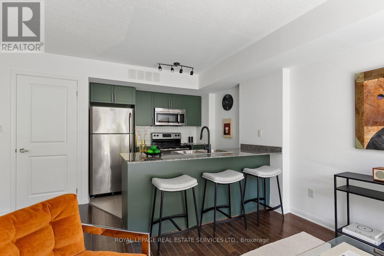 227 - 7 Foundry Avenue Property Photo 8