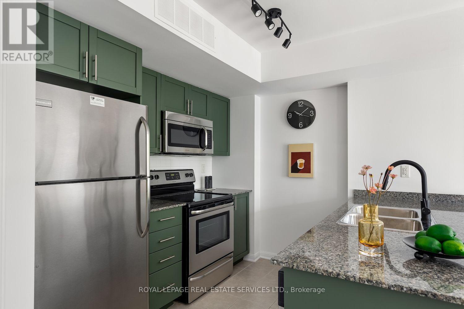 227 - 7 Foundry Avenue Property Photo 9