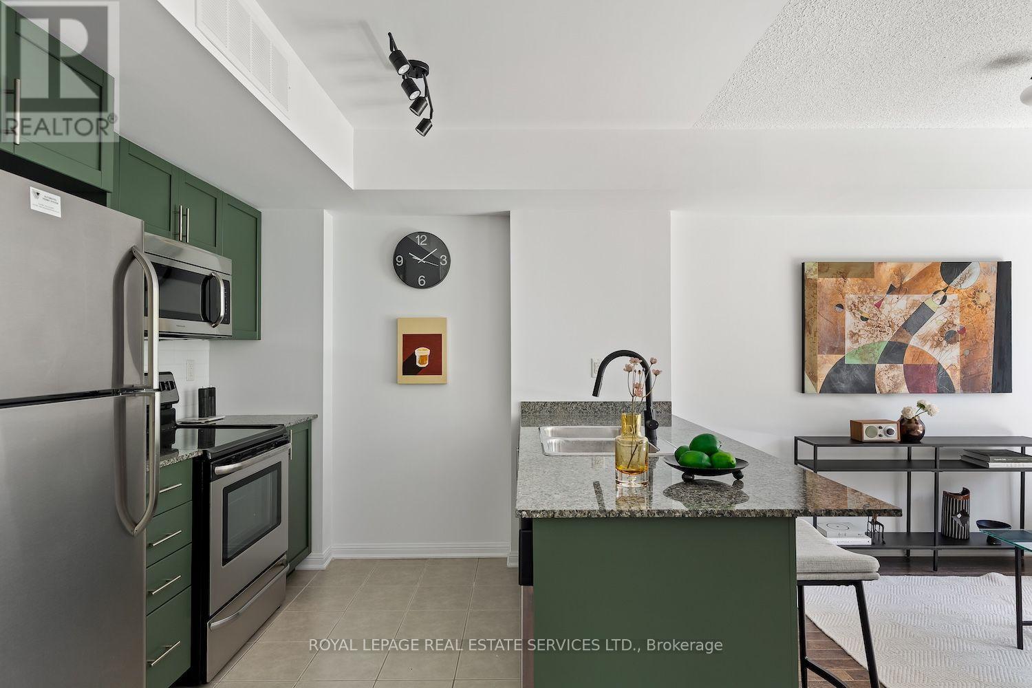 227 - 7 Foundry Avenue Property Photo 10